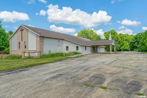 1140 N State St, Lincoln, IL 62656