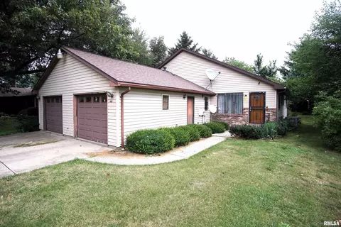 610 Home Ave, Lincoln, IL 62656