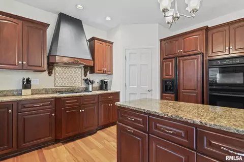 Kitchen - 6216 Northampton Ln, Springfield, IL 62711 photo 4 of 5