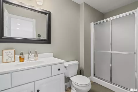 Bath - 6216 Northampton Ln, Springfield, IL 62711 photo 5 of 9