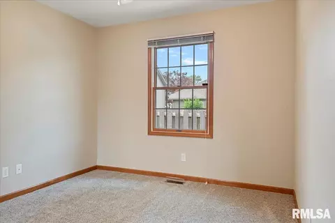 2005 Burgess Dr, Springfield, IL 62711 photo 9