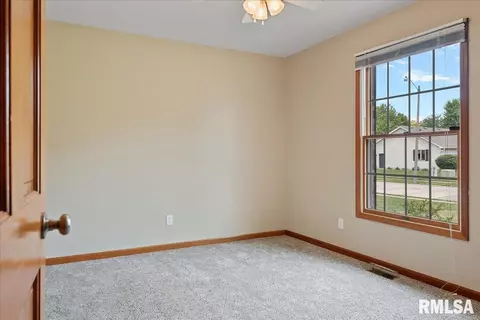 2005 Burgess Dr, Springfield, IL 62711 photo 11