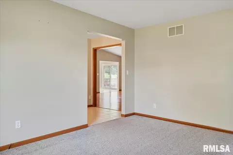 2005 Burgess Dr, Springfield, IL 62711 photo 3