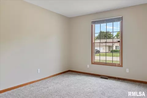 2005 Burgess Dr, Springfield, IL 62711 photo 2