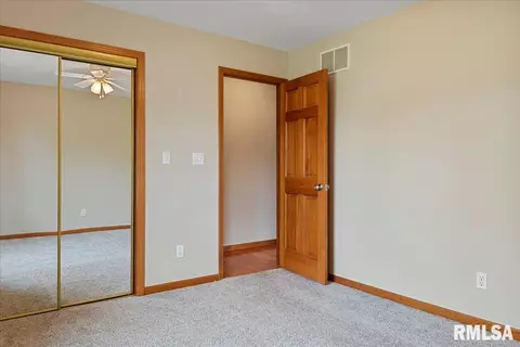 2005 Burgess Dr, Springfield, IL 62711 photo 12