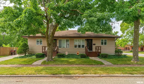 831 N Kankakee St, Lincoln, IL 62656