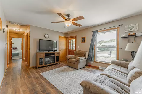 1224 Rutledge Rd, Bloomington, IL 61704 photo 4