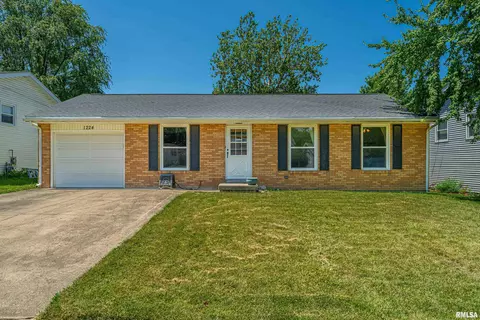 1224 Rutledge Rd, Bloomington, IL 61704