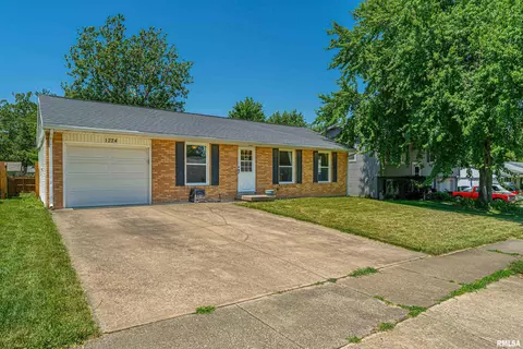 1224 Rutledge Rd, Bloomington, IL 61704 photo 2