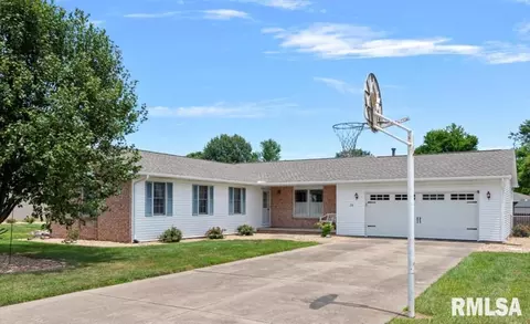 36 Virginia Dr, Chatham, IL 62629