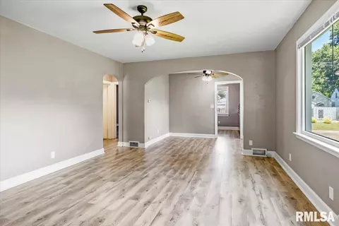 2359 S 7th St, Springfield, IL 62703 photo 4