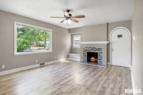 2359 S 7th St, Springfield, IL 62703 photo 6