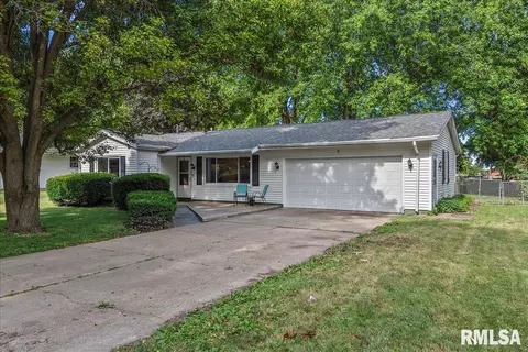 3 Melody Dr, Rochester, IL 62563