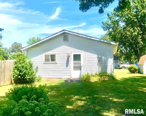 Exterior - 411 E Teak St, Thayer, IL 62689 photo 3 of 3