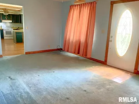 Living - 411 E Teak St, Thayer, IL 62689 photo 2 of 2