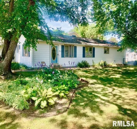 411 E Teak St, Thayer, IL 62689