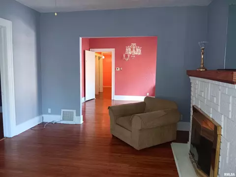 1301 W Edwards St, Springfield, IL 62704 photo 5