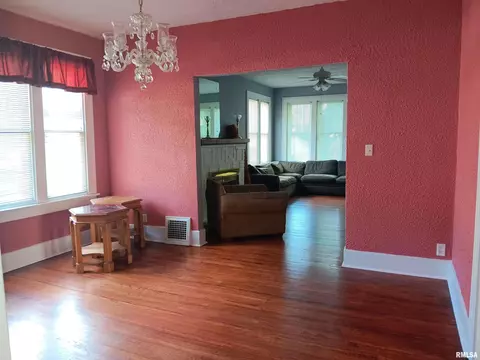 1301 W Edwards St, Springfield, IL 62704 photo 8