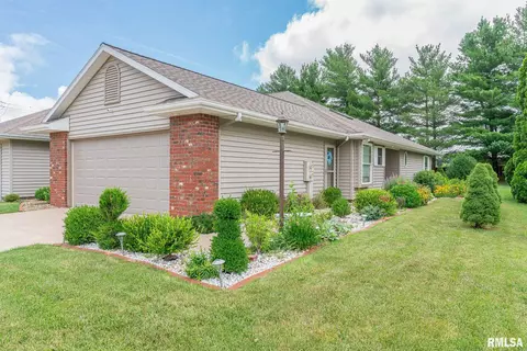 3173 Dover Ln, Galesburg, IL 61401