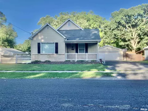 1006 N Diamond St, Jacksonville, IL 62650