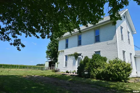 2165 N 2100th Ave, Camp Point, IL 62320