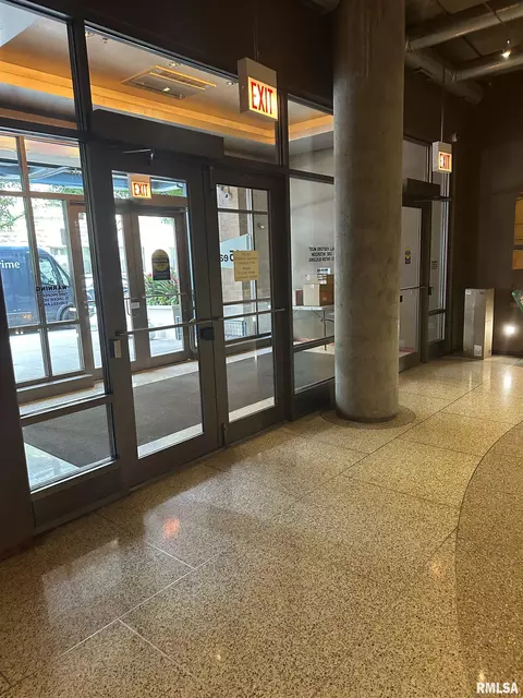 Entry Way - 125 E 13th St, Chicago, IL 60605 photo 2 of 2
