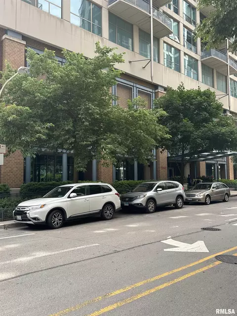 Exterior - 125 E 13th St, Chicago, IL 60605 photo 6 of 6
