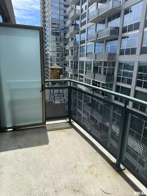 Exterior - 125 E 13th St, Chicago, IL 60605 photo 3 of 6