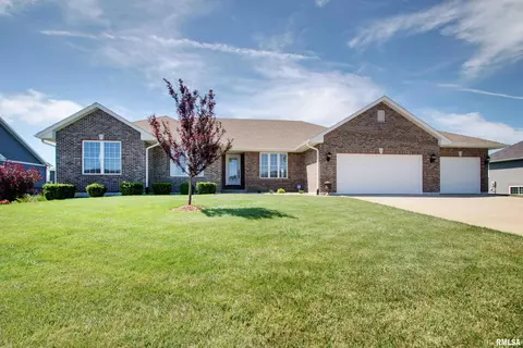 4634 Trinity Lakes Dr, Quincy, IL 62305