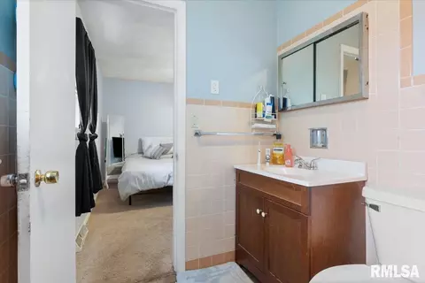 Bath - 301 Dickinson Rd, Springfield, IL 62704 photo 1 of 3