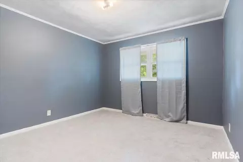 Bedroom - 301 Dickinson Rd, Springfield, IL 62704 photo 2 of 4