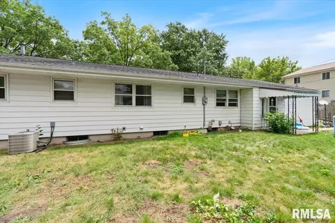 Exterior - 301 Dickinson Rd, Springfield, IL 62704 photo 1 of 1
