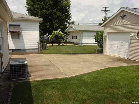 2068 N 21st St, Springfield, IL 62702 photo 20