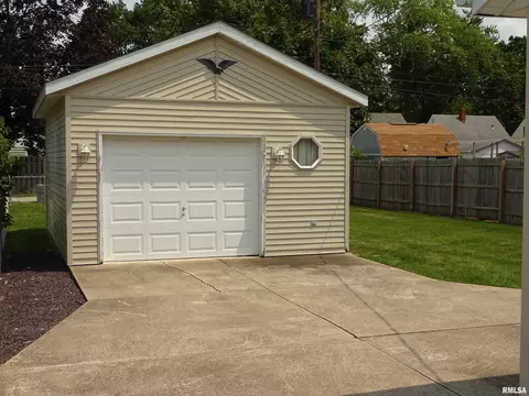 2068 N 21st St, Springfield, IL 62702 photo 16