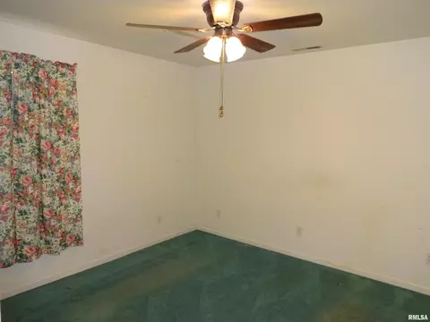 2068 N 21st St, Springfield, IL 62702 photo 8