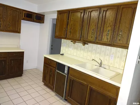 2068 N 21st St, Springfield, IL 62702 photo 7