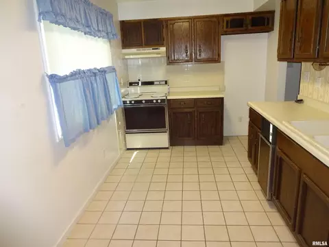 2068 N 21st St, Springfield, IL 62702 photo 5
