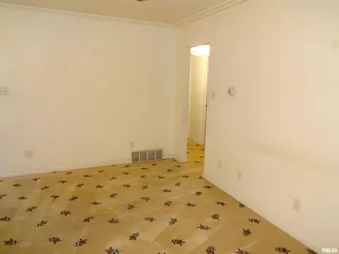 2068 N 21st St, Springfield, IL 62702 photo 2