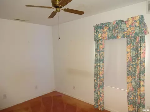 2068 N 21st St, Springfield, IL 62702 photo 10