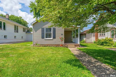 414 6th St, Lincoln, IL 62656