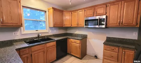 Entry Way - 2012 Montague Dr, Springfield, IL 62711 photo 5 of 7