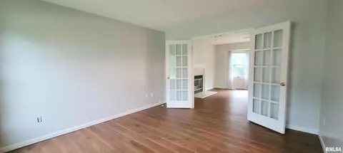 Living - 2012 Montague Dr, Springfield, IL 62711 photo 1 of 8