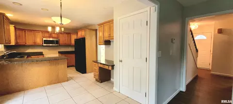 Entry Way - 2012 Montague Dr, Springfield, IL 62711 photo 4 of 7