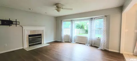 Living - 2012 Montague Dr, Springfield, IL 62711 photo 8 of 8