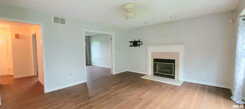 Living - 2012 Montague Dr, Springfield, IL 62711 photo 6 of 8