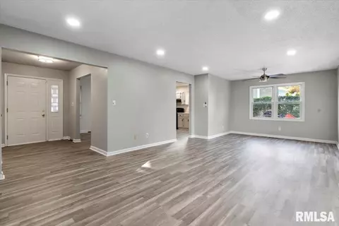 2838 Wellington Dr, Springfield, IL 62703 photo 6