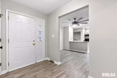 2838 Wellington Dr, Springfield, IL 62703 photo 4