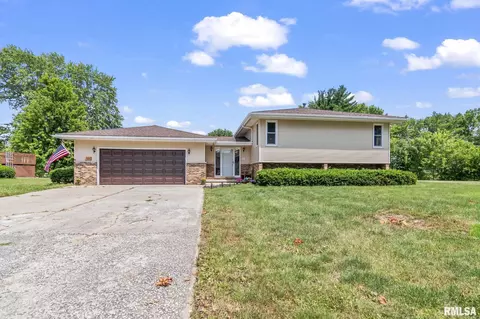 111 Stony Creek Dr, Chatham, IL 62629