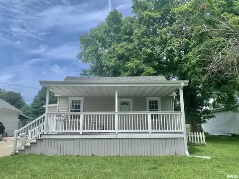1623 Clay Ave, Jacksonville, IL 62650
