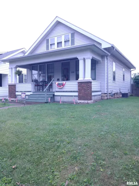 2218 State St, Quincy, IL 62301